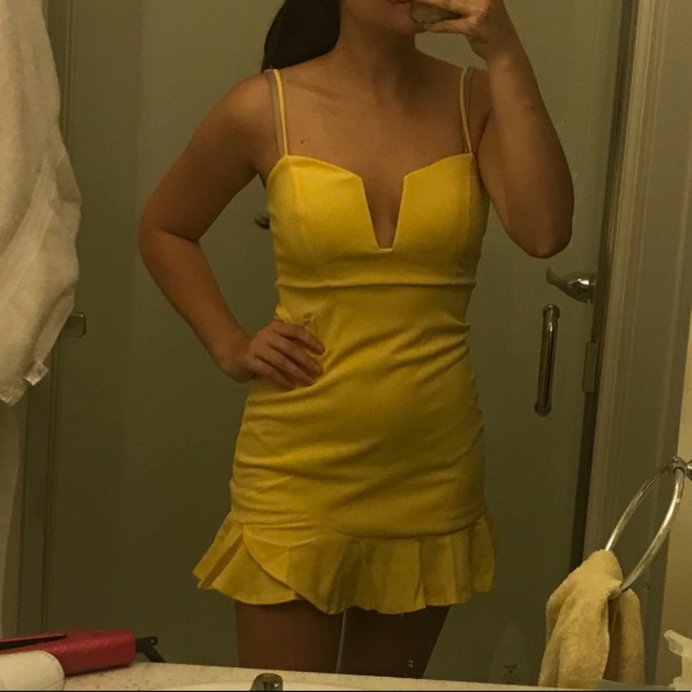 Yellow dress - Picture 5 of 6